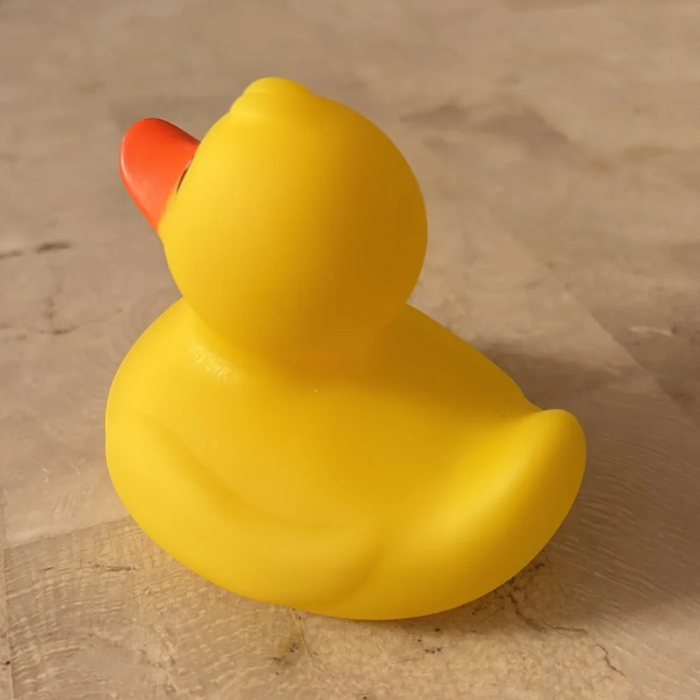 NEW Conrad Hotel Hong Kong Hilton Yellow Rubber Duck Toy Small